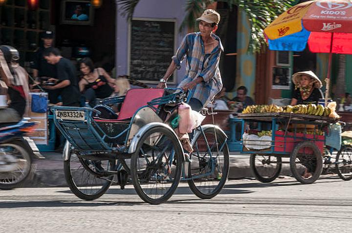 Quần dáng cong đang gây sốt với thiết kế độc đáo và tính ứng dụng cao, giúp tạo hiệu